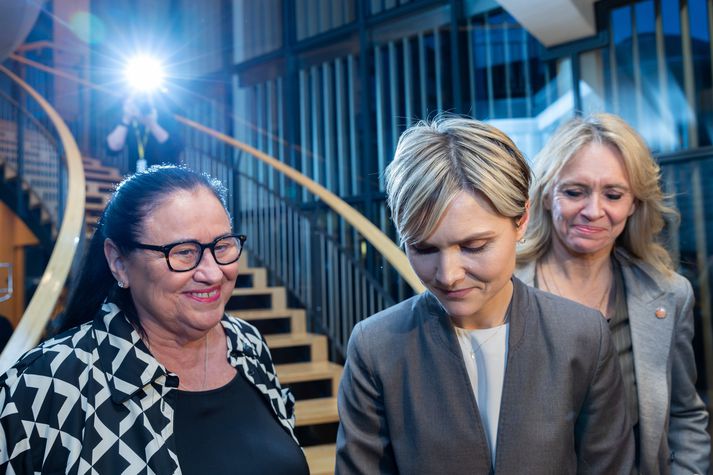 Inga, Kristrún og Þorgerður, eða Valkyrjurnar eins og þær hafa gjarnan verið kallaðar, ræða við fjölmiðla eftir fundarhöld dagsins.