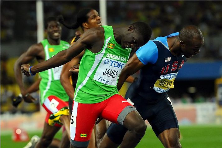 Kirani James kemur hér í mark í hlaupinu í dag.