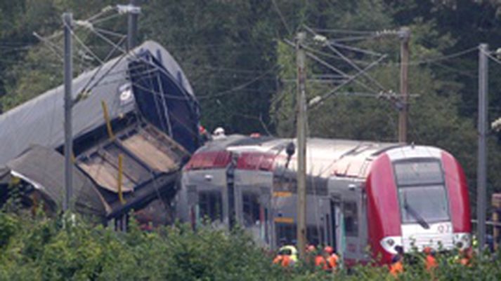 Lestirnar rákust á við Zoufftgen rétt eftir að lestin fór yfir landamærin frá Luxemborg til Frakklands.