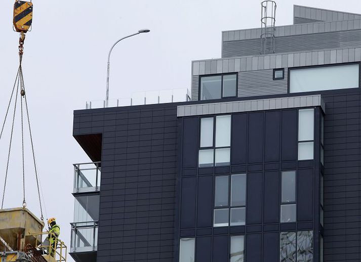 Stjórn húsfélagsins gaf leyfi fyrir listaverkinu til bráðabirgða í eitt ár.