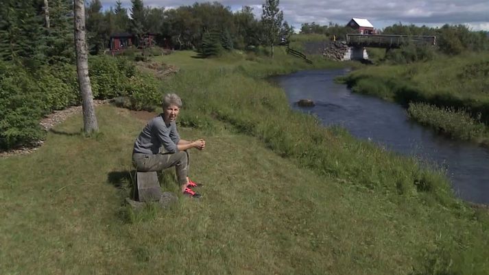 Elín Guðrún Heiðmundsdóttir býr á Bakka við Hólmsá ásamt manni sínum, Snorra Guðmundssyni.