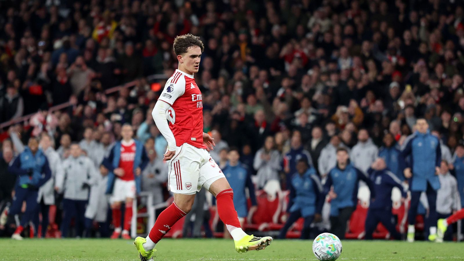 Sex­tán ára gull­tryggði Arsenal mikil­vægan sigur