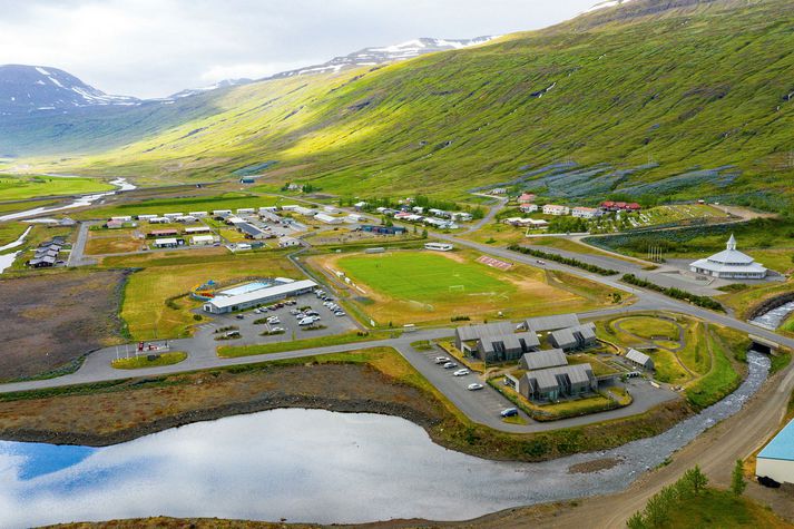 Vafalítið mun einhver ungur Eskfirðingur fara út með fótboltann sinn í hitanum næstu daga. Vissara að hafa vatnsbrúsann með og bera á sig smá sólarvörn.