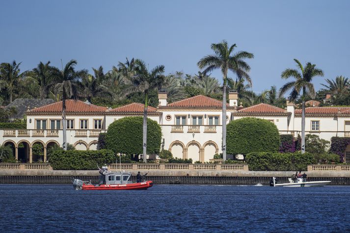 Trump hefur varið stórum hluta forsetatíðar sínar í einkaklúbbi sínum Mar-a-Lago á Flórída. Klúbburinn er opinn félögum og gestum á meðan forsetinn dvelur þar.