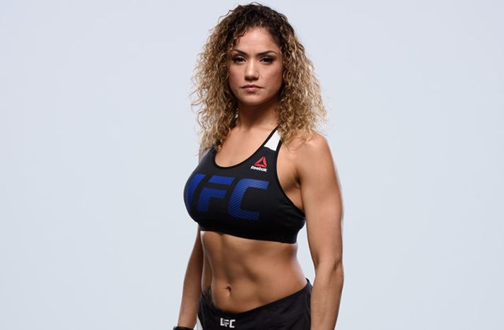 Pearl Gonzalez átti að þreyta frumraun sína í UFC á morgun.