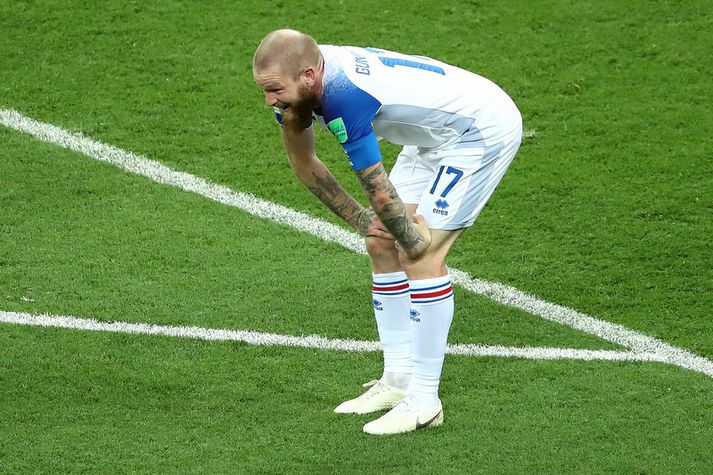 Aron Einar Gunnarsson í síðasta opinbera fótboltaleiknum sínum á HM í lok júní.