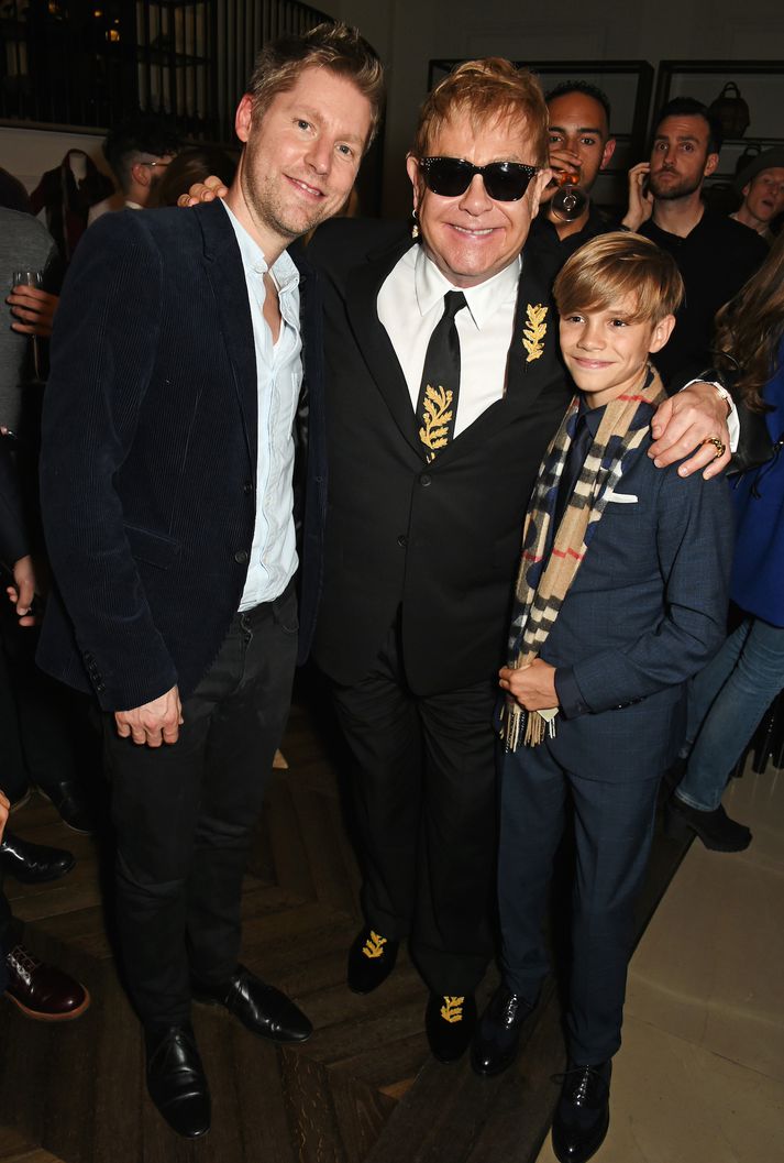 Christopher Bailey yfirhönnuður Burberry, Sir Elton John og Romeo Beckham.