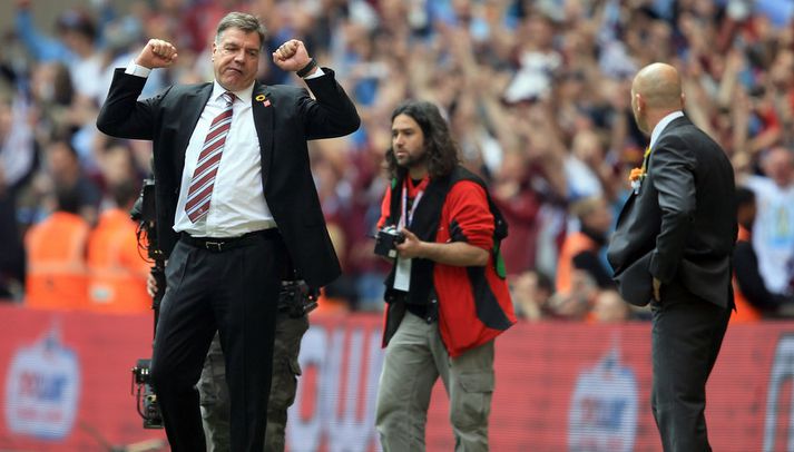 Sam Allardyce fagnar hér í leikslok.