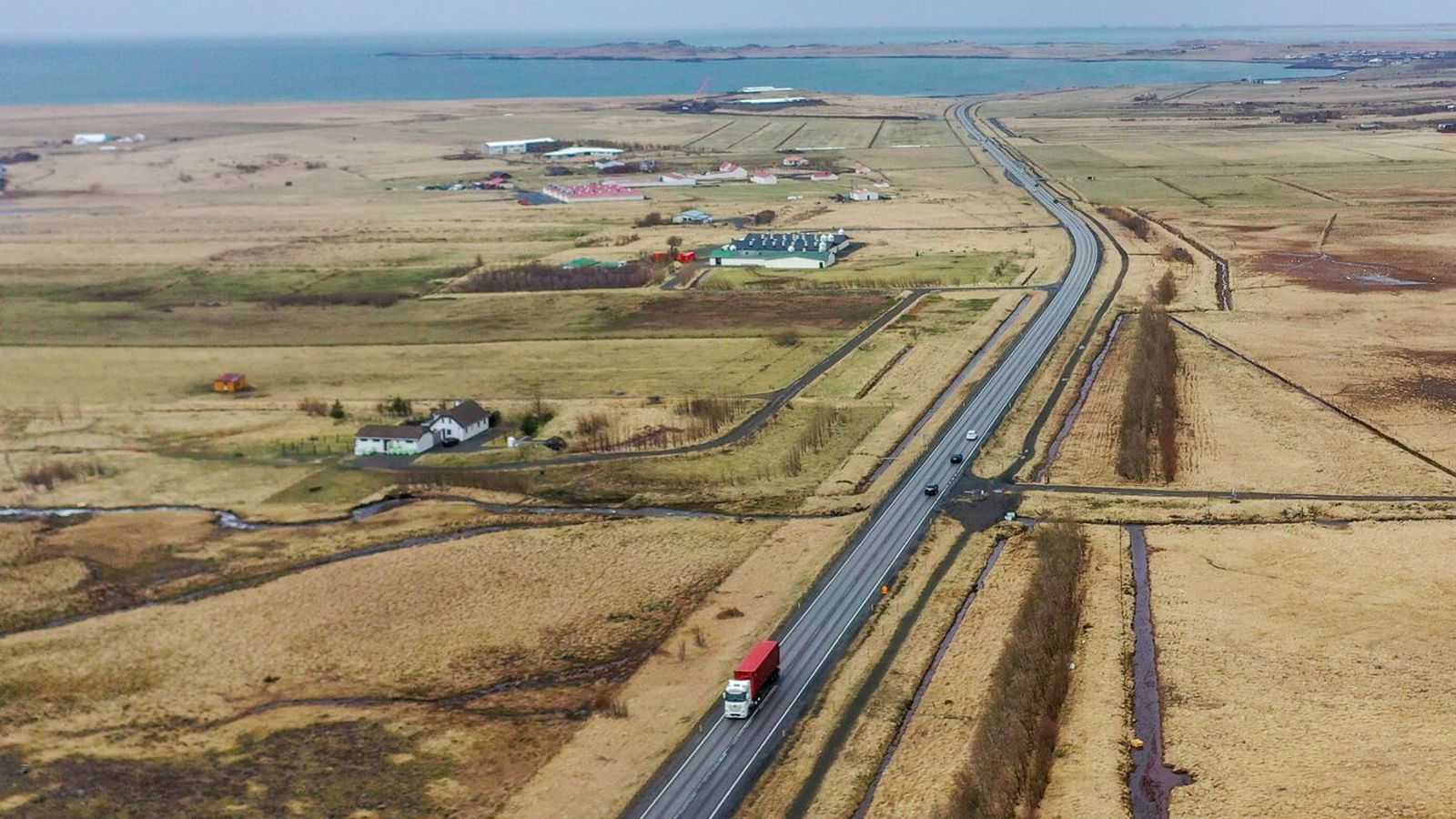 Hviður þvert á Vestur­lands­veg á Kjalar­nesi