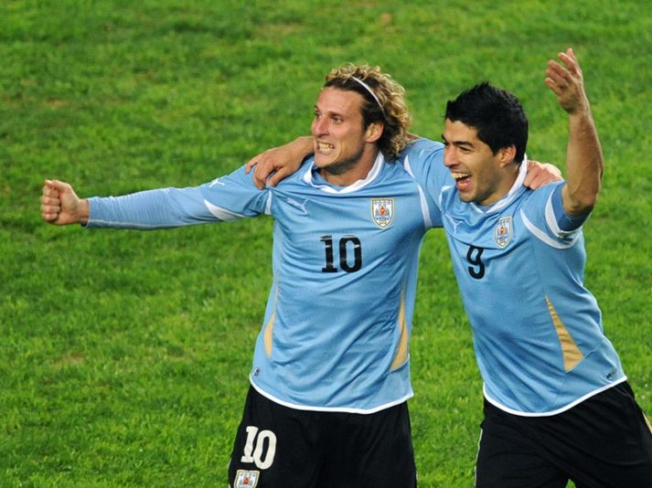 Suarez og Forlan fagna í nótt.
