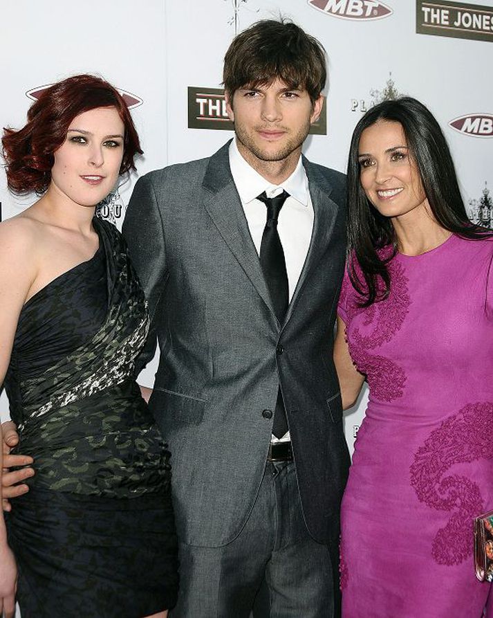 Rumer, Scout og Tallulah Willis eru reiðar Ashton Kutcher fyrir að hafa svikið Demi Moore.nordicphotos/getty