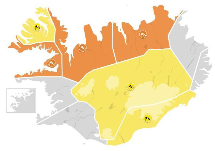 Gular og appelsínugular viðvaranir eru í gildi á stærstum hluta landsins í dag.