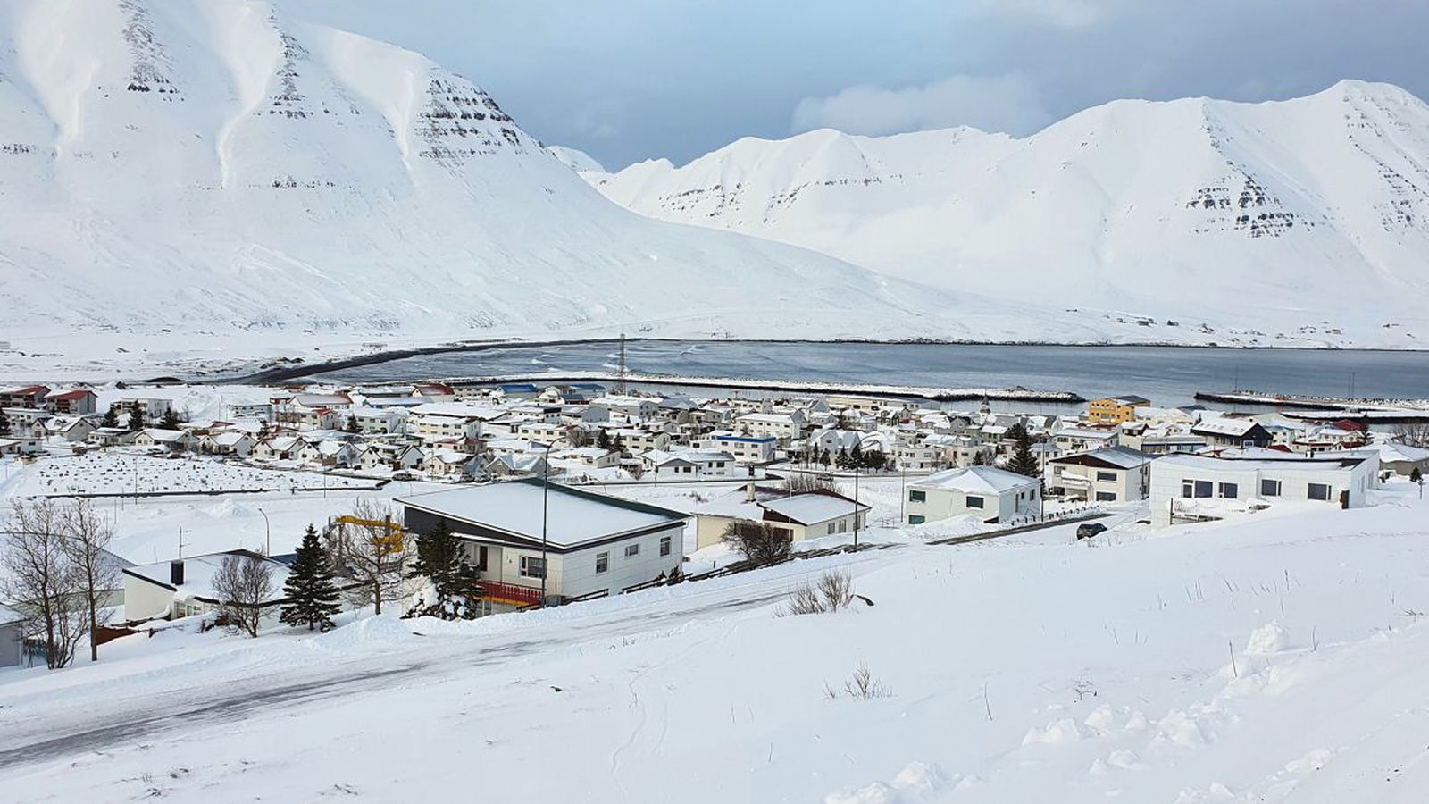 Allir fundnir óslasaðir eftir snjó­flóð