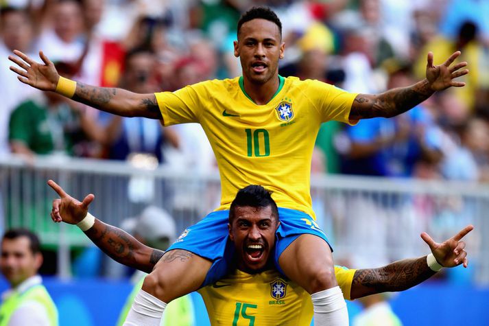 Neymar og Paulinho fagna.