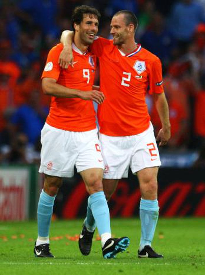 Holland vann sinn fyrsta sigur á Ítalíu í 30 ár í kvöld. Nistelrooy kom Hollandi á bragðið í kvöld.