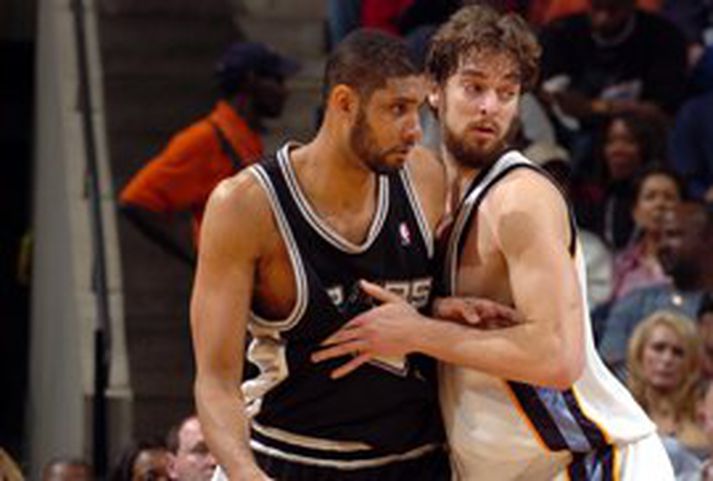 Einvígi þeirra Tim Duncan og Pau Gasol kemur til með að ráða miklu um útkomu leiksins í kvöld