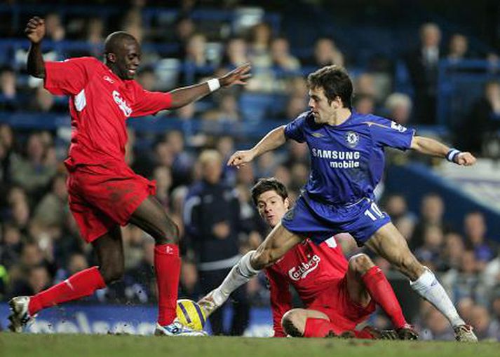 Momo Sissoko og Joe Cole eigast við í leik liðanna fyrr á leiktíðinni.