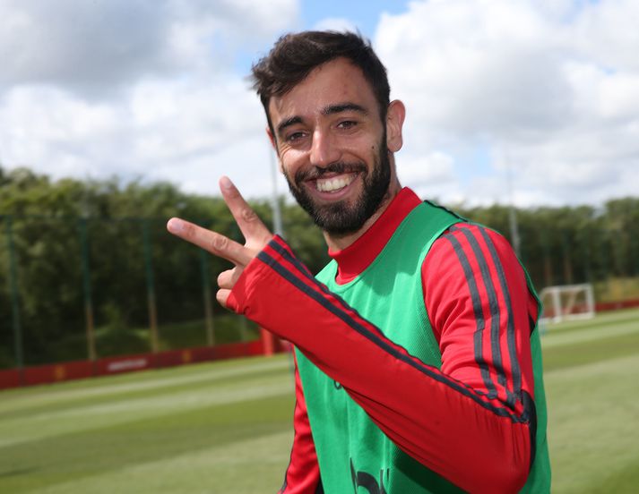 Bruno Fernandes hefur spilað fyrir tvö lið á leiktíðinni sem dregist hefur á langinn vegna kórónuveirufaraldursins, en Manchester United keypti hann frá Sporting Lissabon þegar félagaskiptaglugginn í Englandi var síðast opinn, í janúar.