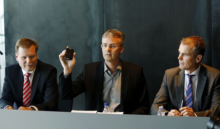 Viðar Þorkelsson, forstjóri Valitor, ásamt Niels Hendrik Andersen frá Oberthur og Fredrik Westerman frá Visa í Evrópu.