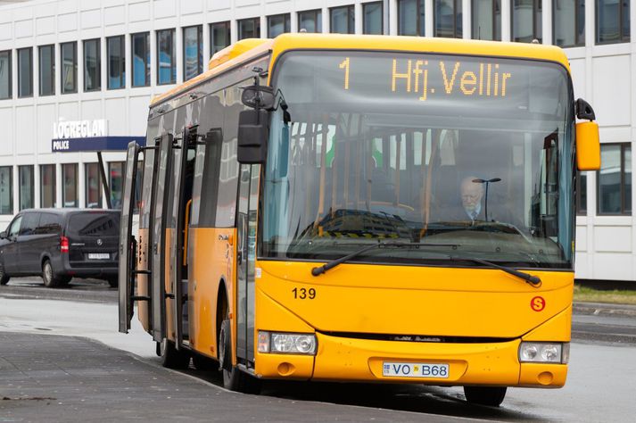 Fram kemur í tilkynningu að borgin sé með þessu að svara ákalli um bættar samgöngur í miðbænum um helgar en ekki náðist samstaða í stjórn Strætó um að hefja aftur akstur næturstrætó.