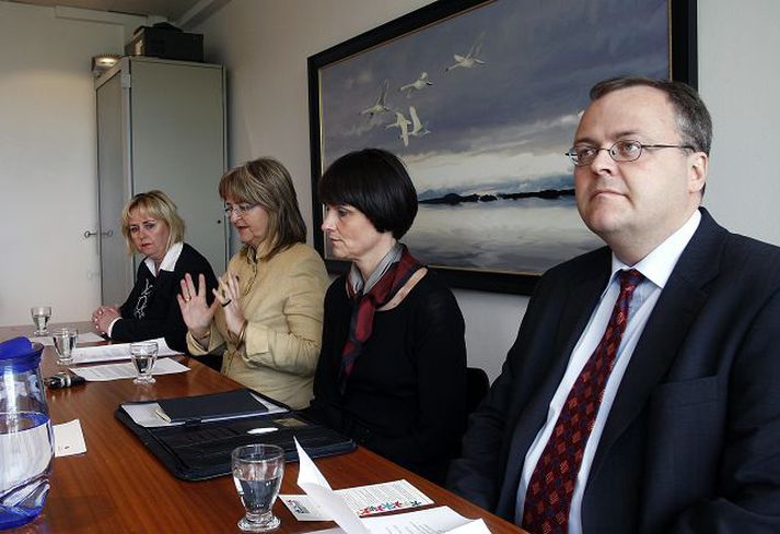 Ríkisstjórnin tvöfaldar Ráðgjafarstofu um fjármál heimilanna. Fólk getur gengið beint inn af götunni og fengið ráðgjöf augliti til auglitis.
Fréttablaðið/stefán