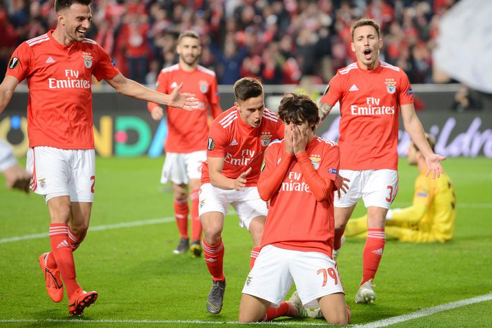 Joao Felix fagnar einu marka sinna í gærkvöldi. Það er eins og hann trúi þessu ekki enda þrennan og nýtt Evrópudeildarmet orðin hans.