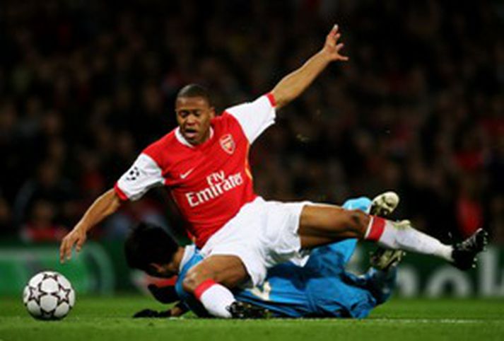 Julio Baptista gæti verið á leiðinni aftur til Englands.
