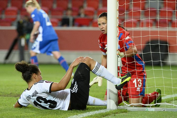 Tvær númer 13. Guðbjörg Gunnarsdóttir og Célia Okoyino da Mbabi.