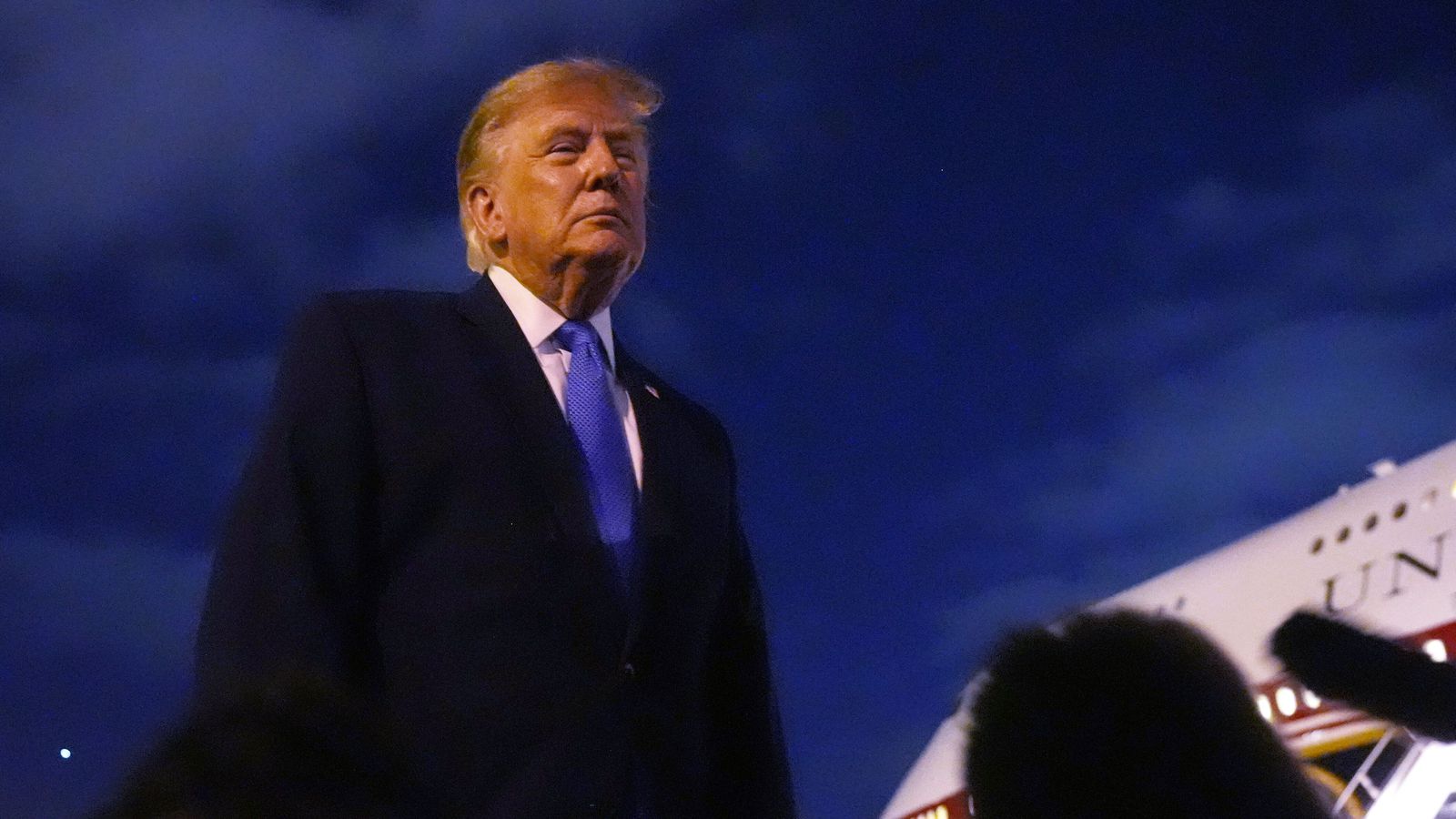 Hand­tekinn á golf­velli Trump með hlaðna byssu