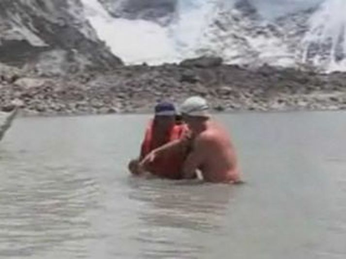 Pugh sagðist vilja vekja athygli á bráðnun jökla í Himalayafjöllum. Mynd/AP