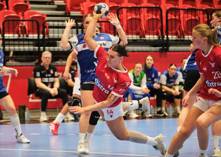Elísa Elíasdóttir í jafnteflinu við þýska stórliðið Blomberg-Lippe á sunnudaginn. Hún hefur glímt við meiðsli í öxl eftir leikinn.