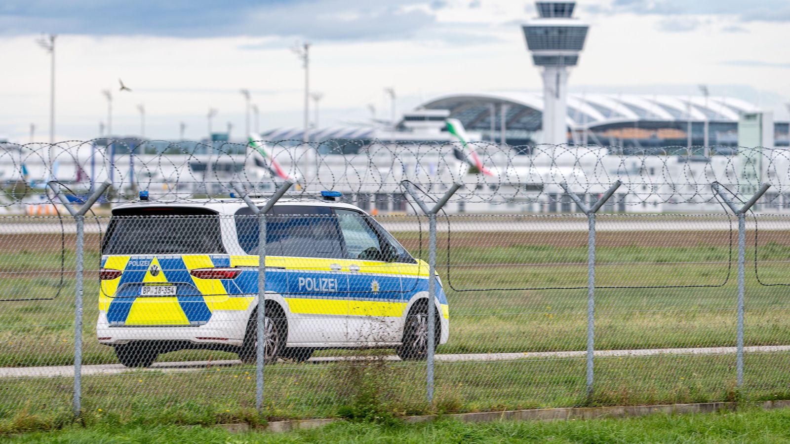 Flug­um­ferð stöðvuð í München vegna mögu­legs drónaflugs