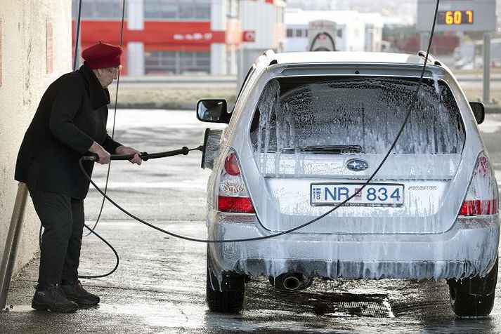 Engin aðstaða er til bílaþvottar í Borgarnesi eftir að nýjar bensínstöðvar tóku til starfa í bænum.