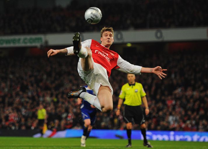Bendtner skoraði fyrsta mark Arsenal í kvöld.