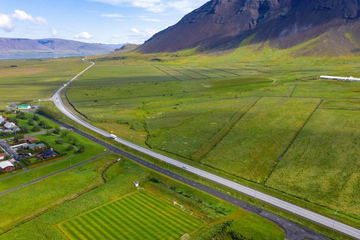 Slysið varð við gatnamót Vesturlandsvegar og Brautarholtsvegar og hefur umferð verið beint í gegnum Grundarhverfi á Kjalarnesi. Mynd úr safni.