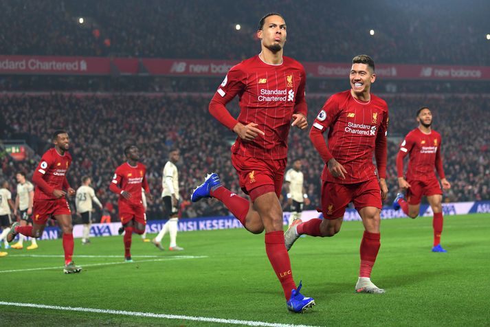 Virgil van Dijk fagnar marki sínu fyrir Liverpool á móti Manchester United fyrr á þessu tímabili.