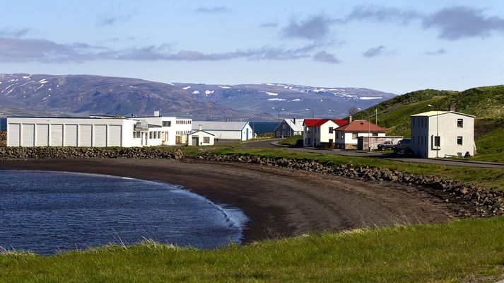 Björgunarsveitir frá Búðardal hafa verið kallaðar út.