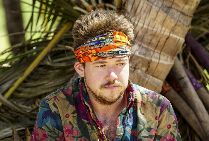 Zeke Smith er keppandi í 34. seríu raunveruleikaþáttanna Survivor: Game Changers. Tökur fóru fram á Fiji-eyjum.