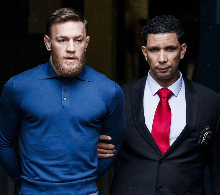 Conor McGregor á leið í dómsal í dag.