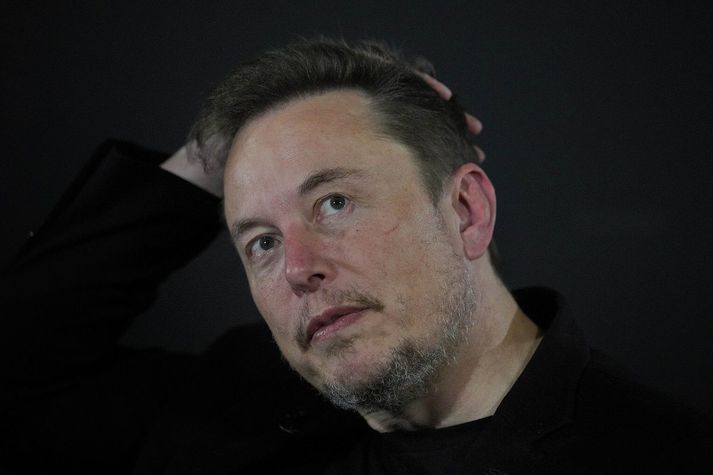 Elon Musk, hefur ítrekað verið gagnrýndur af baráttusamtökum gyðinga vegna hatursorðræðu á X, áður Twitter. Nú hefur hann tekið undir langlífa samsæriskenningu um gyðinga og hatur þeirra á hvítu fólki.