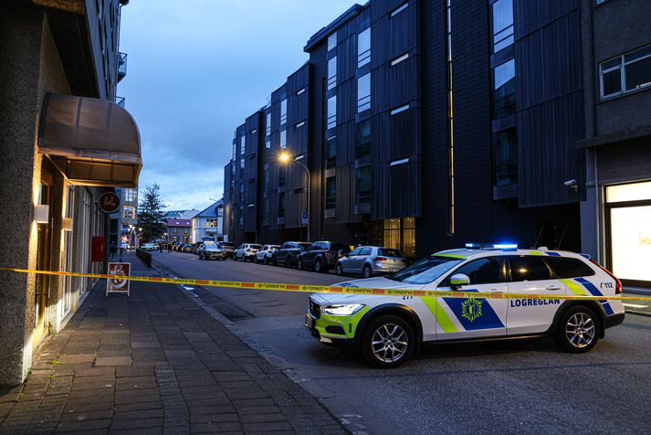 Lögregla girti svæðið af.