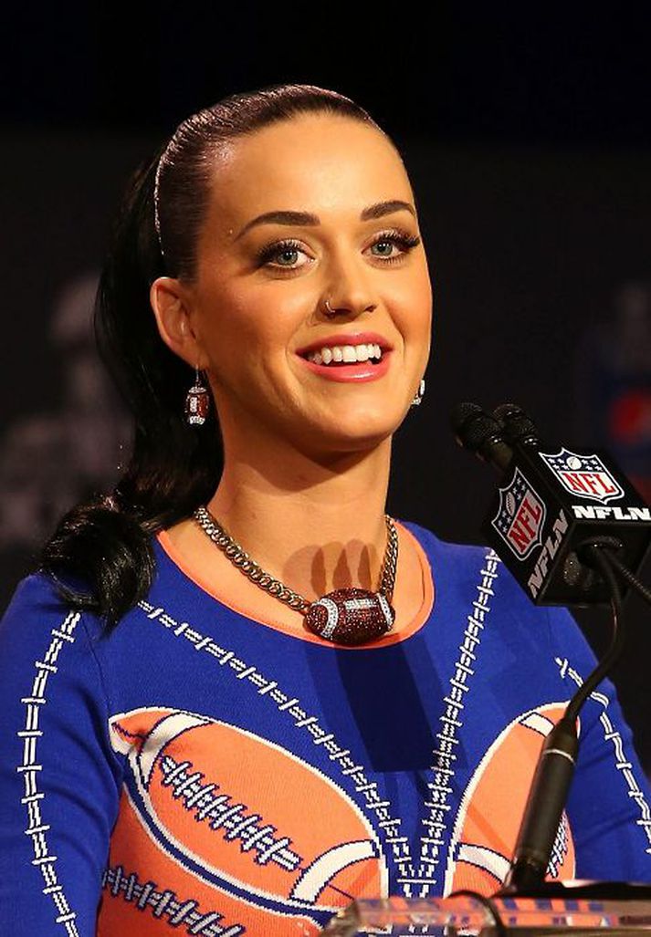 Katy Perry lofar mikilfenglegri sýningu annað kvöld.