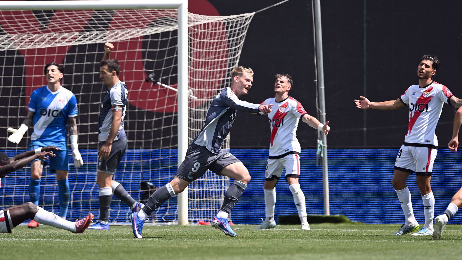 Orri skoraði en bikarmeistararnir köstuðu frá sér sigrinum