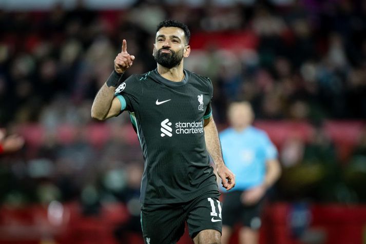 Mohamed Salah fagnar sigurmarkinu gegn Girona í gærkvöld.