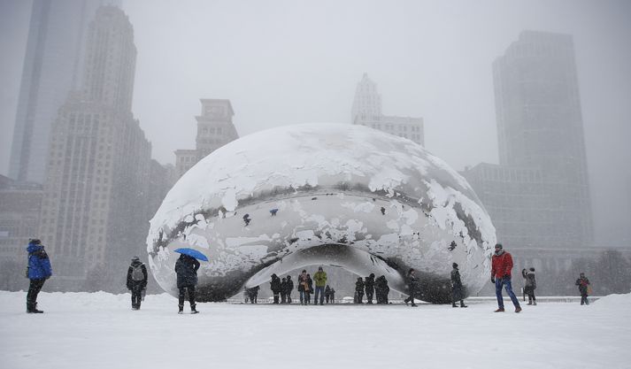 Mikið hefur snjóað og mikill kuldi er í Chicago.