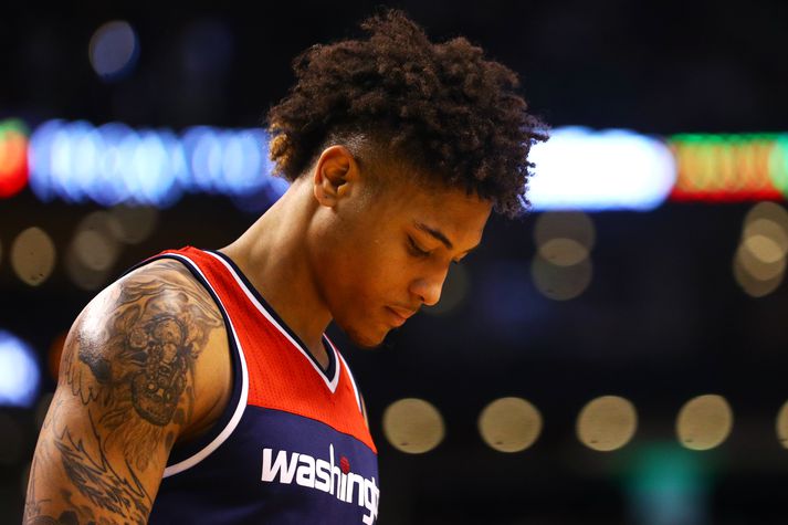 Kelly Oubre verður í banni í fjórða leiknum gegn Boston.