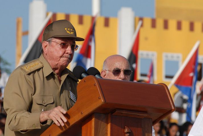 Raúl Castro við pontuna í dag.
