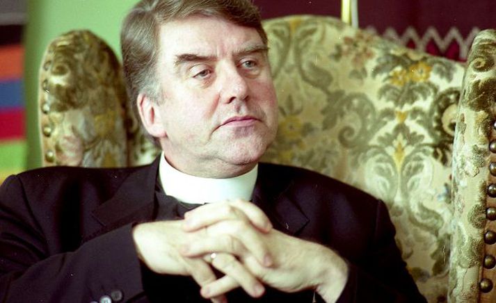 Séra Gunnar vill skaða- og miskabætur fyrir að hafa verið settur í tímabundið leyfi á meðan mál hans var til meðferðar hjá yfirvöldum.