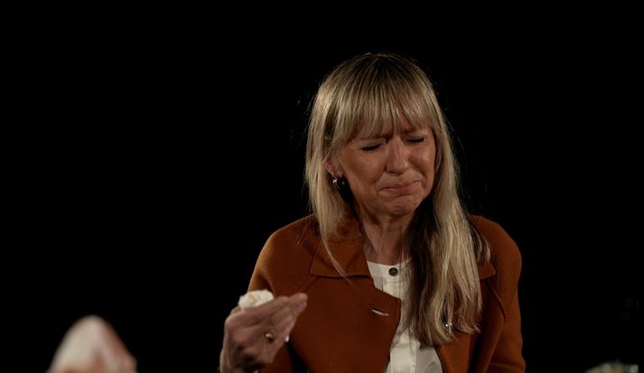 Helga lét ekki deigan síga og smakkaði allar sósurnar.