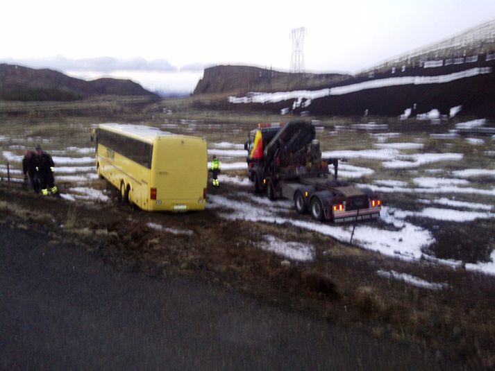 Meiðsli voru minniháttar og var einn fluttur með sjúkrabifreið af vettvangi.